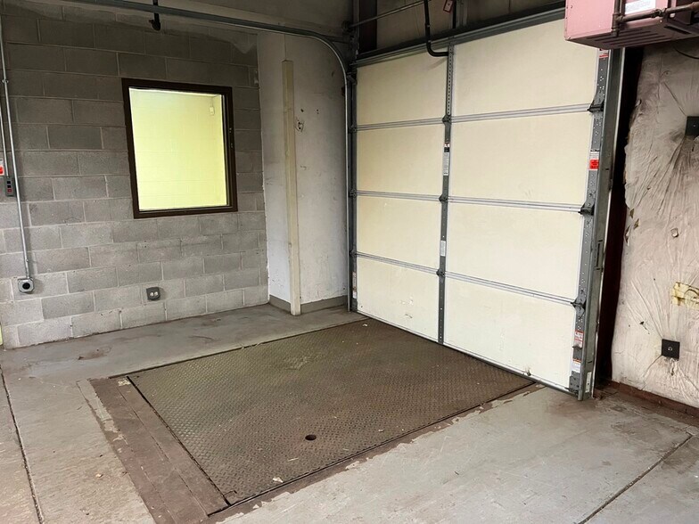 More Photos Of 822 W Wilson Ave, Chicago Warehouse For Lease