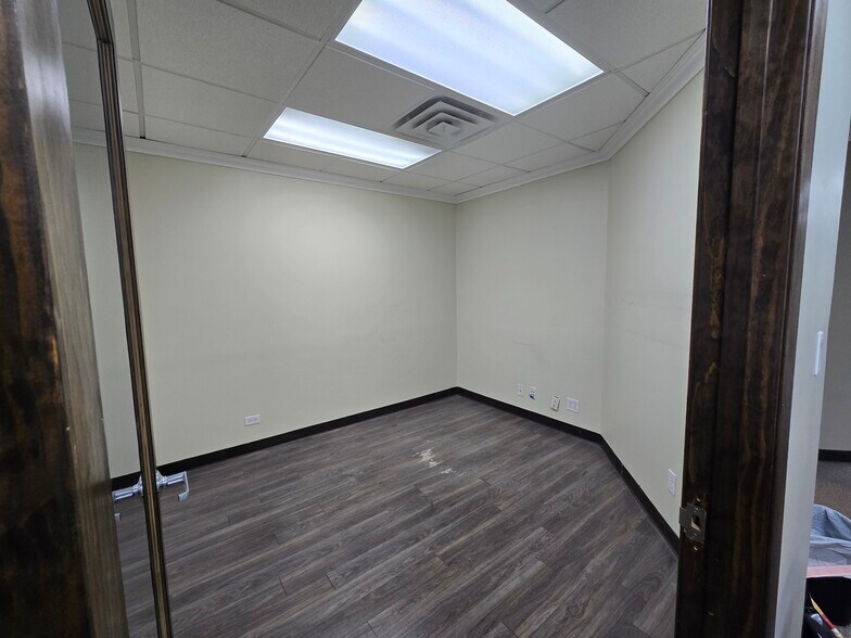 More Photos Of 9721 Prairie Ave, Highland Medical For Sale