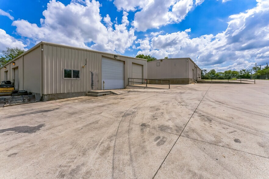 More Photos Of 1329 E Wheatland Rd, Lancaster Warehouse For Sale