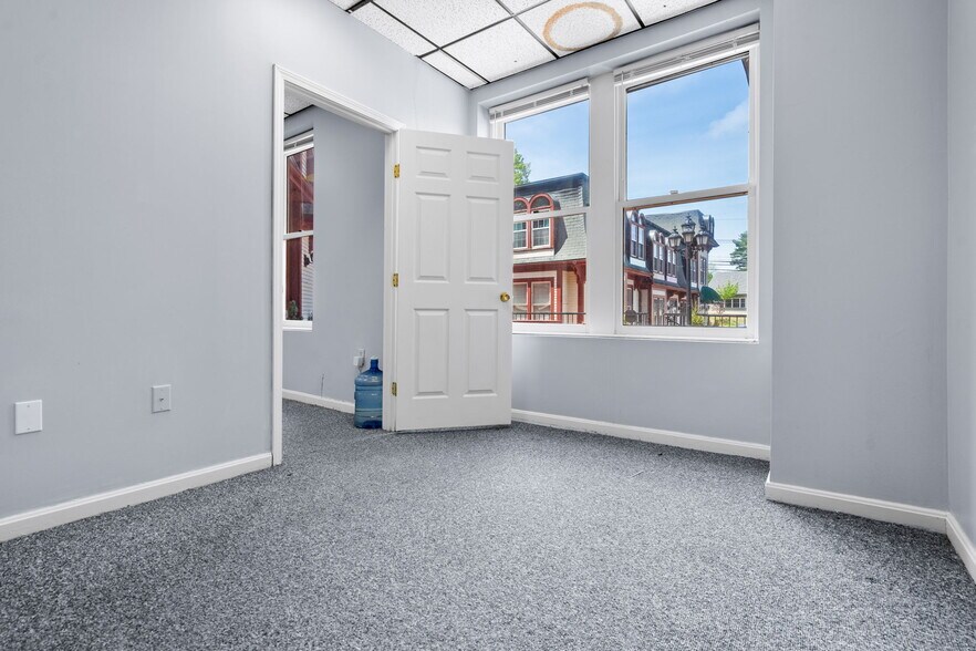 More Photos Of 164 Westford Rd, Tyngsborough Office For Sale