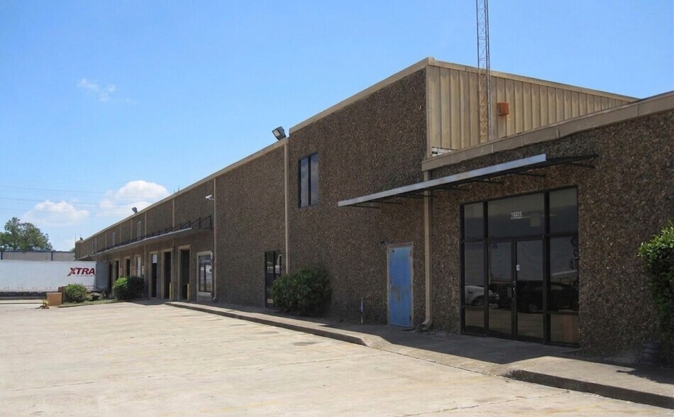 Primary Photo Of 6000 S Loop Fwy E, Houston Warehouse For Lease