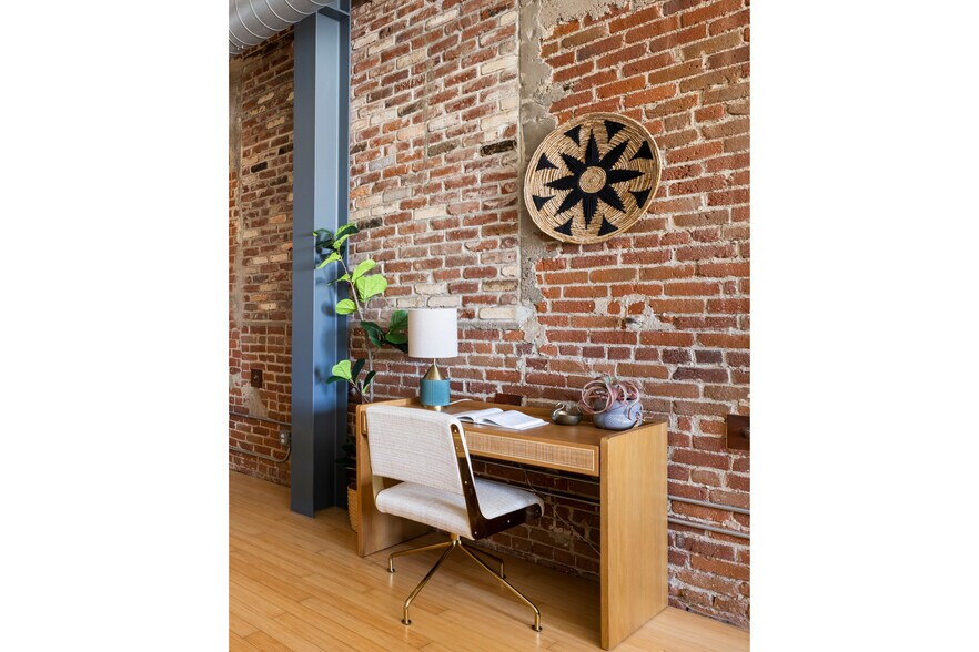 More Photos Of 500-530 Molino St, Los Angeles Office For Sale
