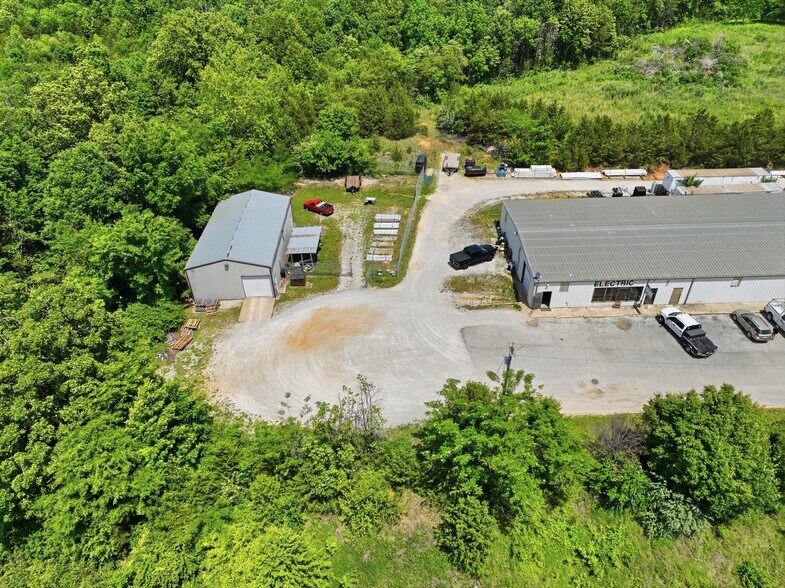 More Photos Of 1015 Preacher Roe Blvd, West Plains General Retail For Sale