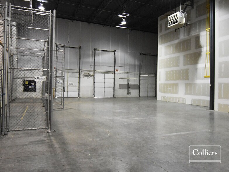 More Photos Of 8248-8264 Lackland Rd, Saint John Warehouse For Lease