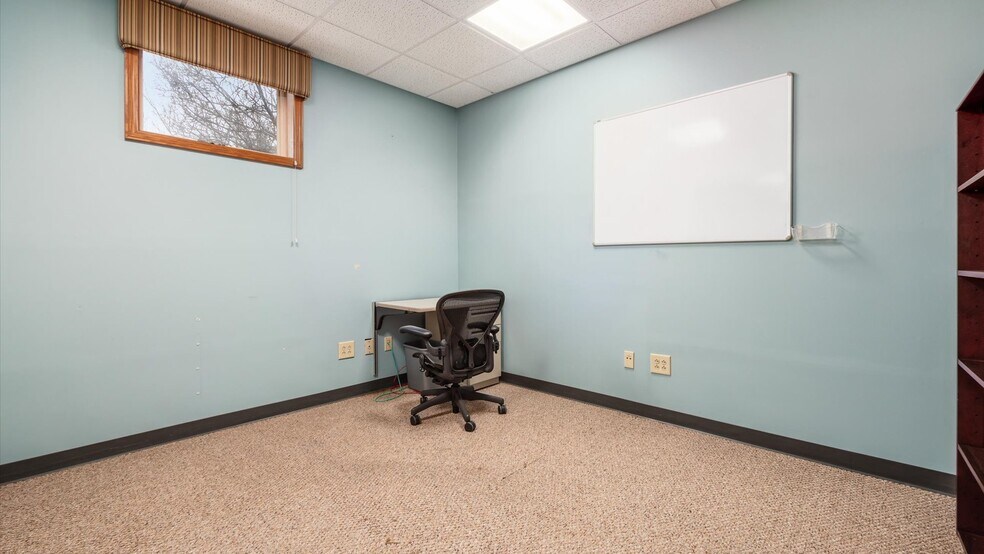 More Photos Of 172 S Friendship Dr, New Concord Medical For Sale