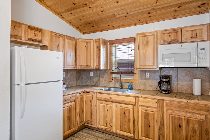 More Photos Of 2 County Road 2141 rd, Alpine Hotel For Sale