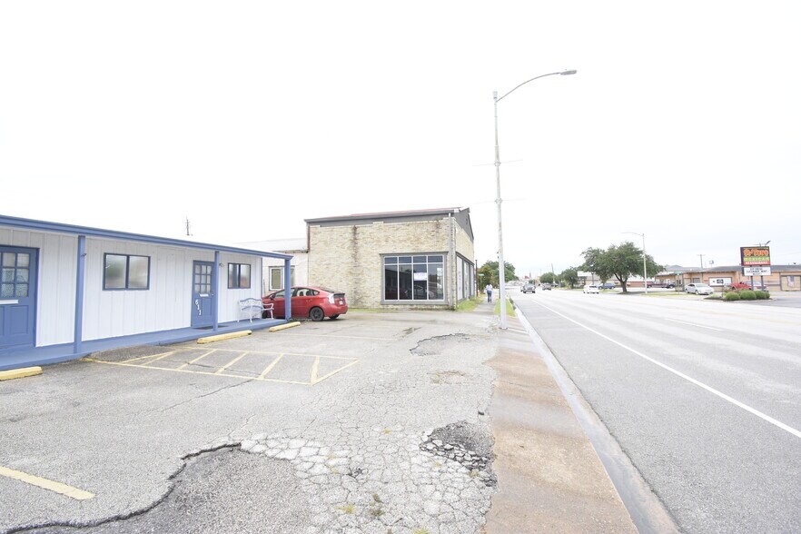 More Photos Of 621 W Main St, La Porte Warehouse For Lease