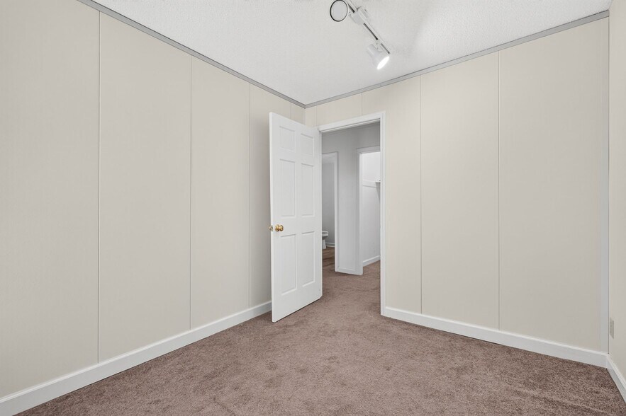 More Photos Of 117 E Salisbury St, Pittsboro Office For Sale