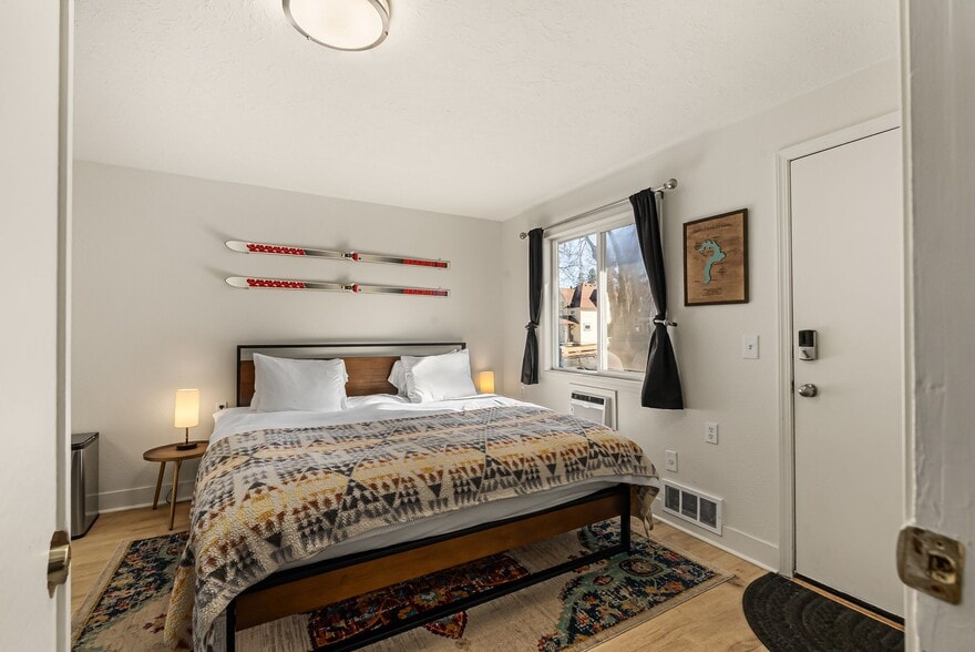 More Photos Of 501 N 4th Ave, Sandpoint Hotel For Sale