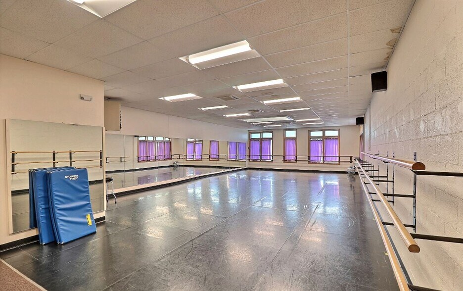 More Photos Of 813 8th St, Greeley General Retail For Lease