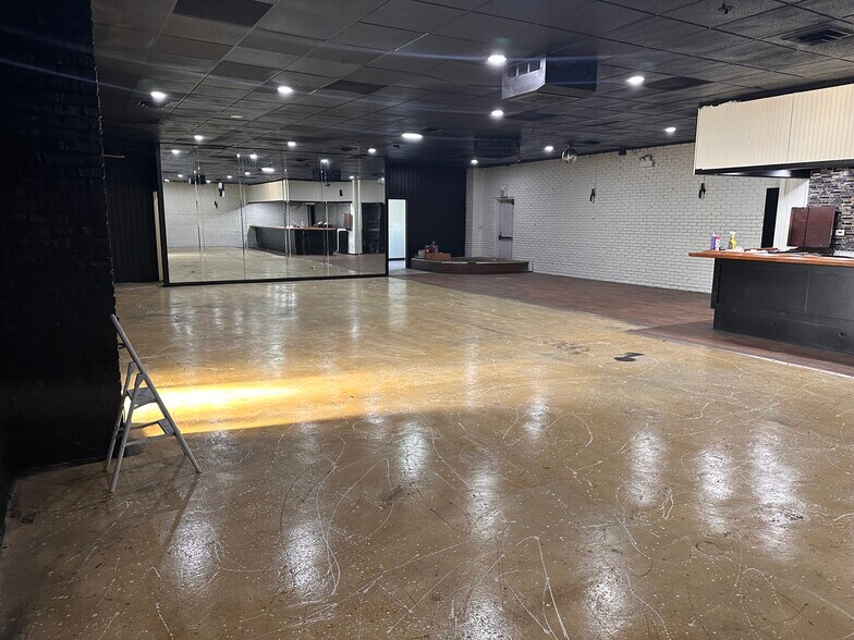 More Photos Of 8350 S 88th Ave, Justice Restaurant For Sale