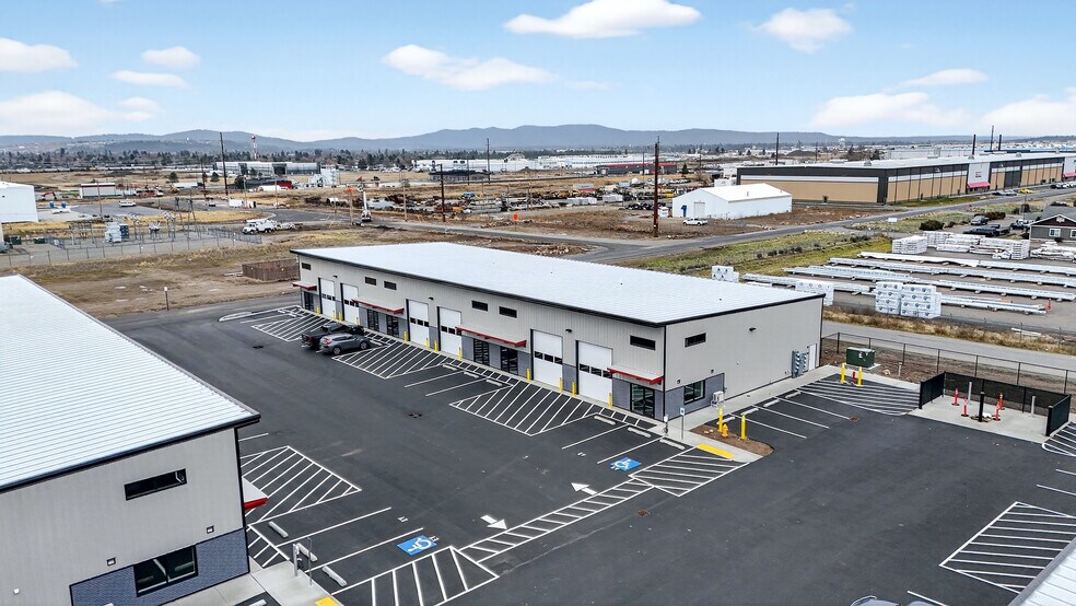 More Photos Of 4524 N Barker Rd, Spokane Valley Showroom For Lease