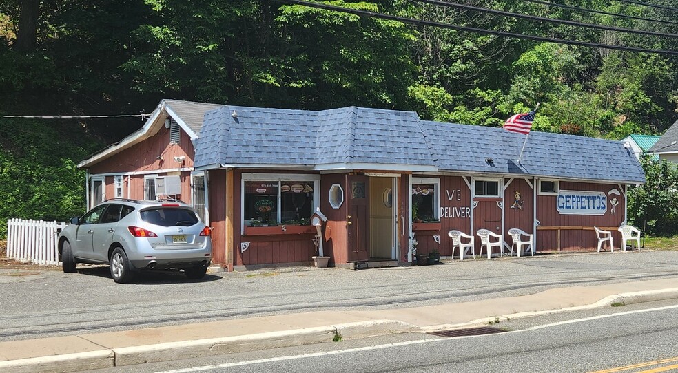 Primary Photo Of 365 Ringwood Ave, Wanaque Restaurant For Sale