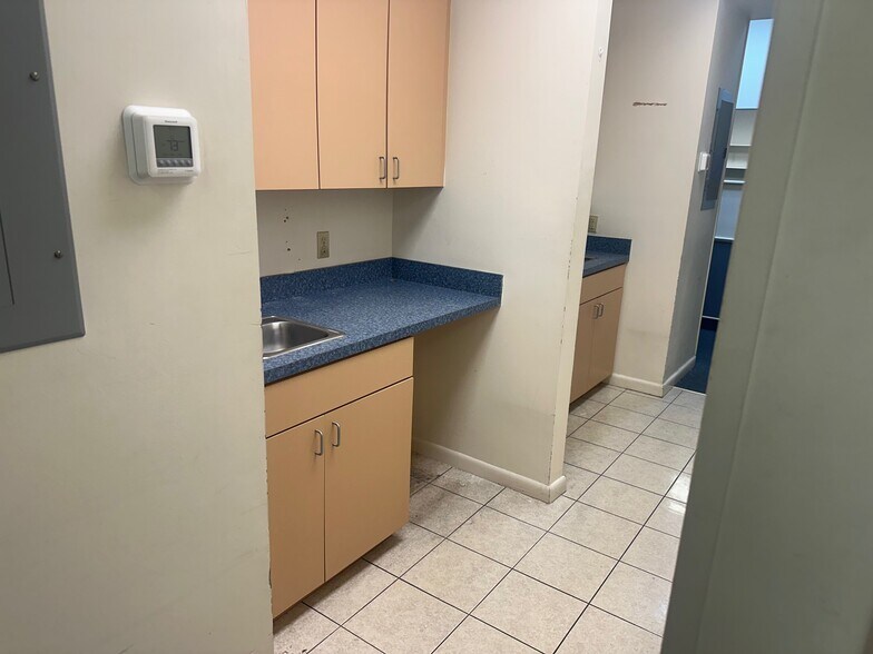 More Photos Of 4611 NW 53rd Ave, Gainesville Office For Lease