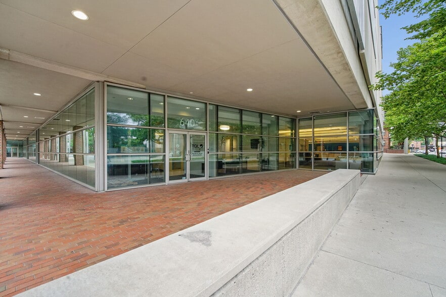 More Photos Of 600-640 S Front St, Columbus Parking Garage For Lease