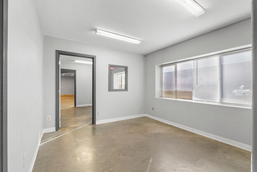 More Photos Of 80 E Wilbur Ave, Coeur d'Alene Service For Lease