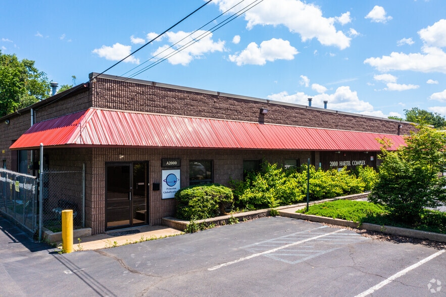 More Photos Of 2000 Hartel St, Levittown Research And Development For Lease