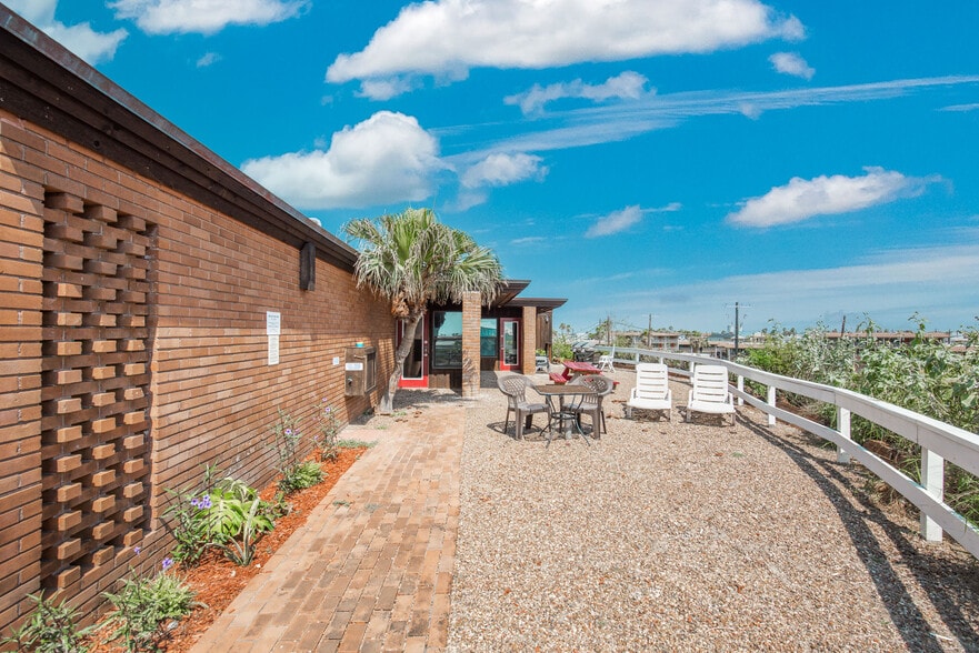 More Photos Of 630 Banyan Beach Dr, Port Aransas Hotel For Sale
