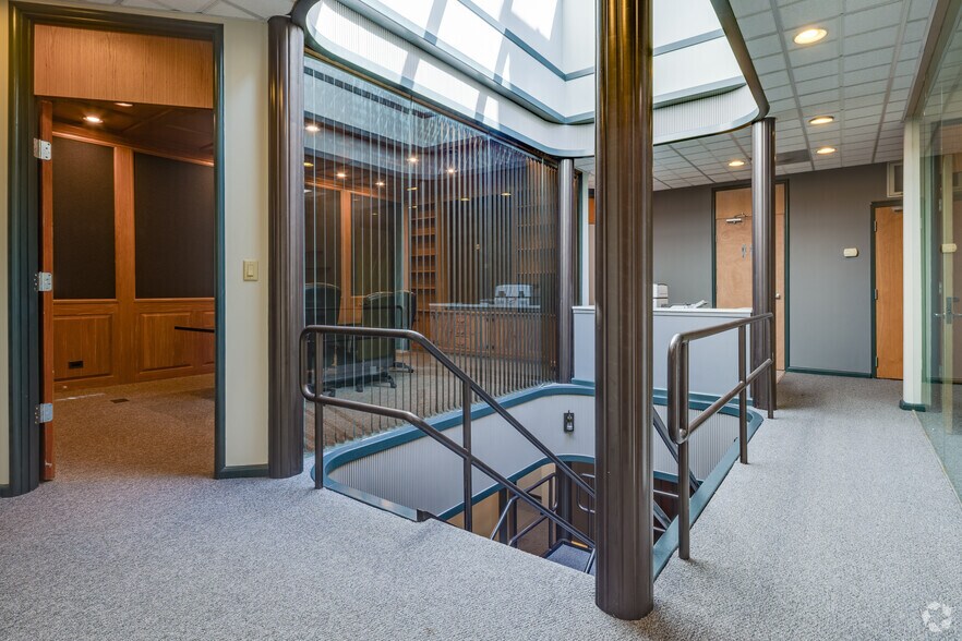 More Photos Of 445 N LaSalle St, Chicago Office For Sale