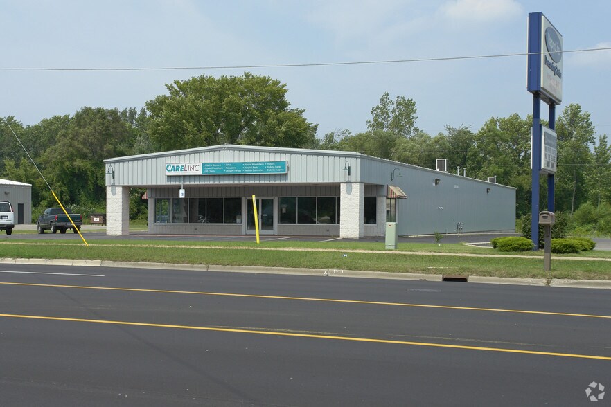 More Photos Of 693 E Lakewood Blvd, Holland Freestanding For Sale