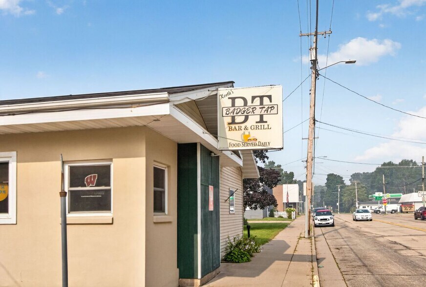 More Photos Of 133 E Main St, Embarrass Specialty For Sale
