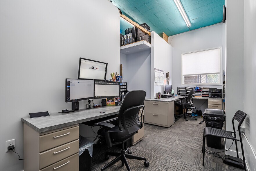 More Photos Of 4901 49 ave, Lloydminster Storefront For Sale