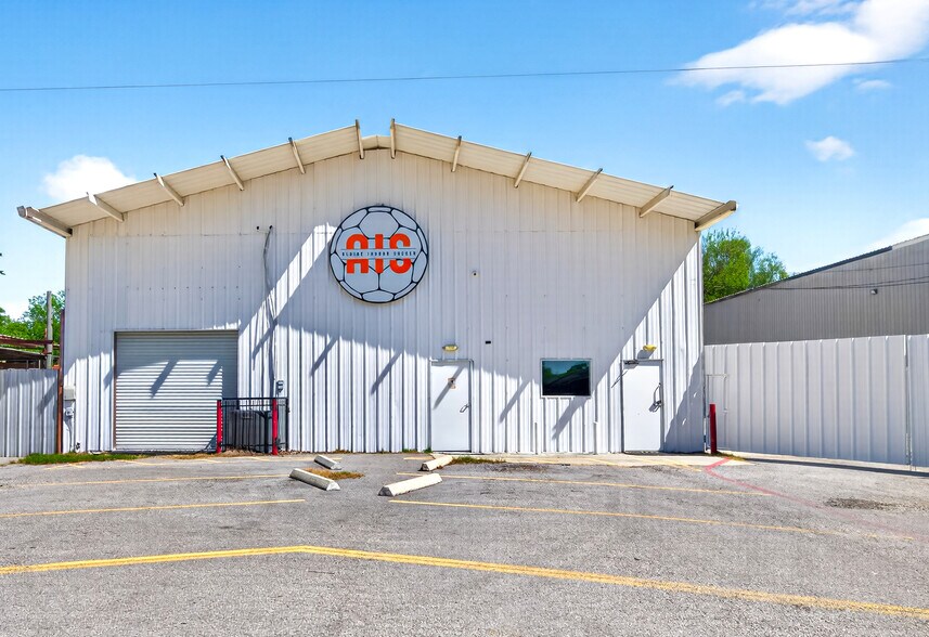 More Photos Of 703 Buschong St, Houston Manufacturing For Lease