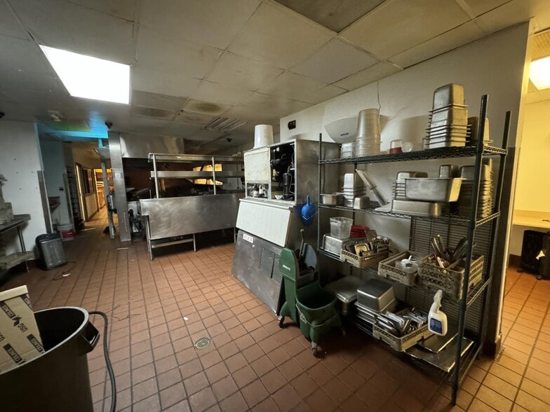 More Photos Of 4111 Timberlake Dr, Pontoon Beach Restaurant For Lease