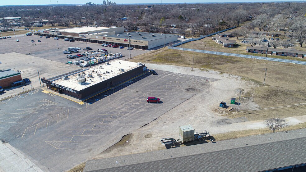 More Photos Of 911 N Broadway Ave, Ada Restaurant For Sale