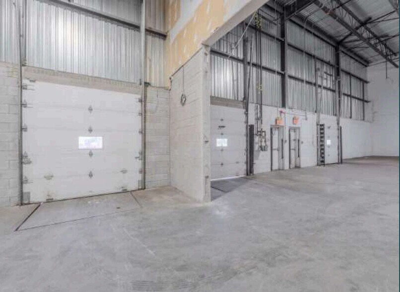 More Photos Of 9175-9225 Boul Langelier, Montréal Warehouse For Lease