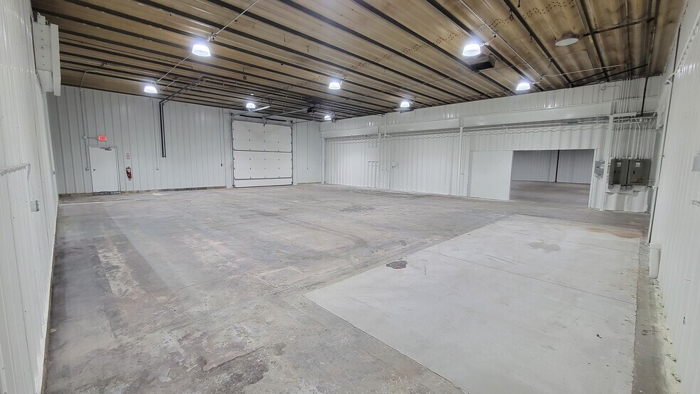 More Photos Of 1751 12th Ave, Columbus Service For Lease