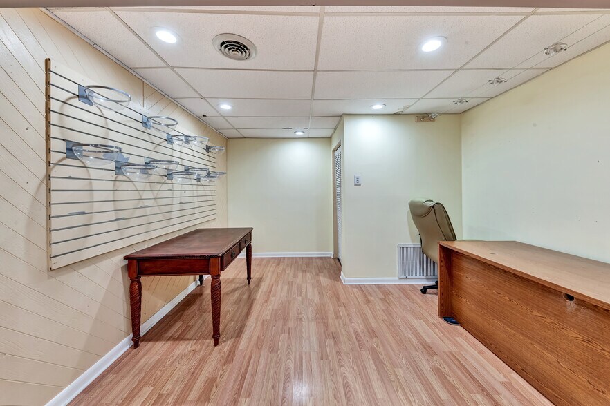 More Photos Of 329 Forest Grove Rd, Coraopolis Manufacturing For Lease