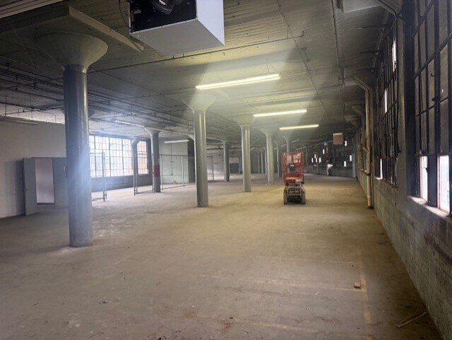 More Photos Of 201 Saw Mill River Rd, Yonkers Warehouse For Lease
