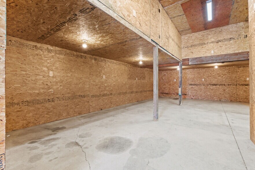 More Photos Of 1628-1630 Maple St, Reedsburg Warehouse For Lease