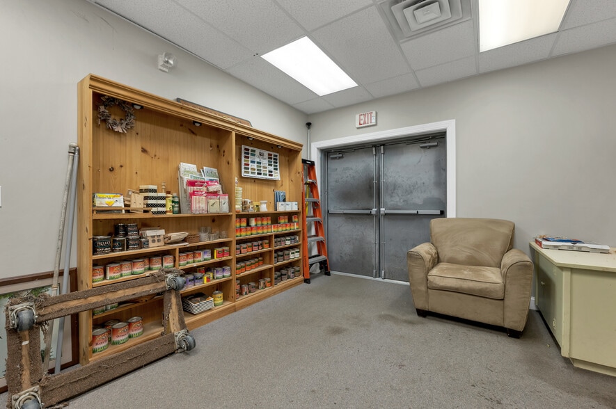 More Photos Of 1210 White Mountain Hwy, Ossipee Freestanding For Sale