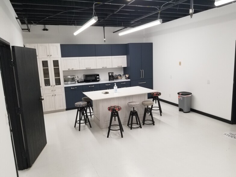 More Photos Of 461 Calle San Pablo Rd, Camarillo Manufacturing For Lease