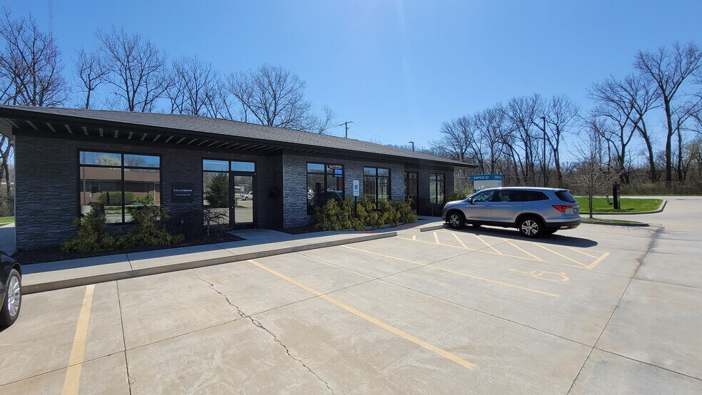 More Photos Of 1070 W South Side Dr, Decatur Office For Sale