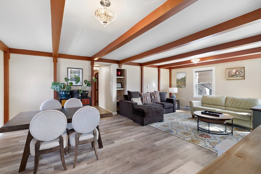 More Photos Of 111 W Bell St, Sequim Hotel For Sale