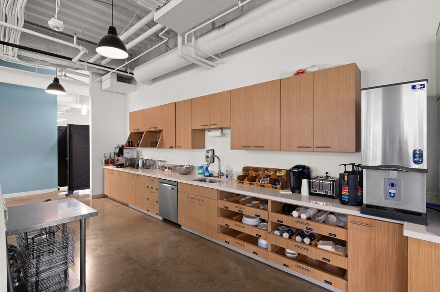 More Photos Of 2000 W Ashton Blvd, Lehi Office For Lease