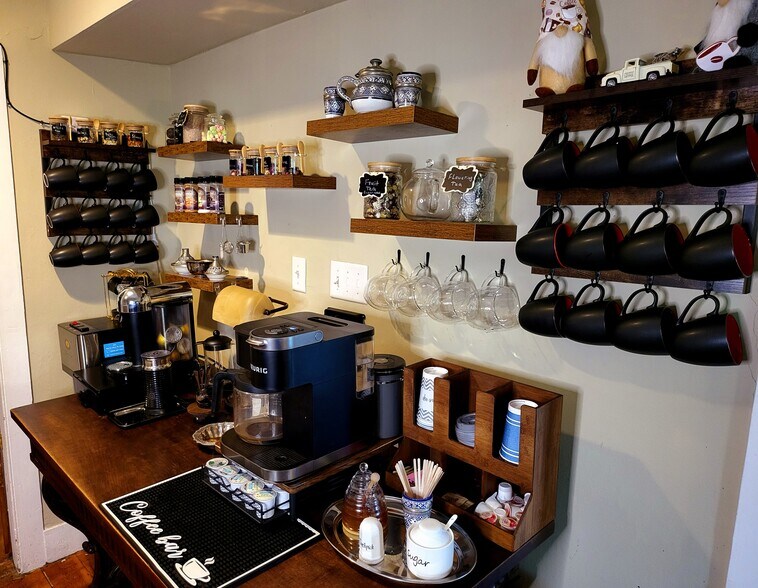 More Photos Of 2735 PA-390, Canadensis Hospitality For Sale