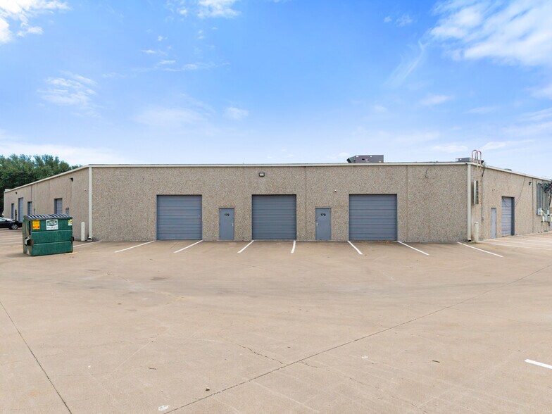 More Photos Of 11601 Plano Rd, Dallas Unknown For Lease