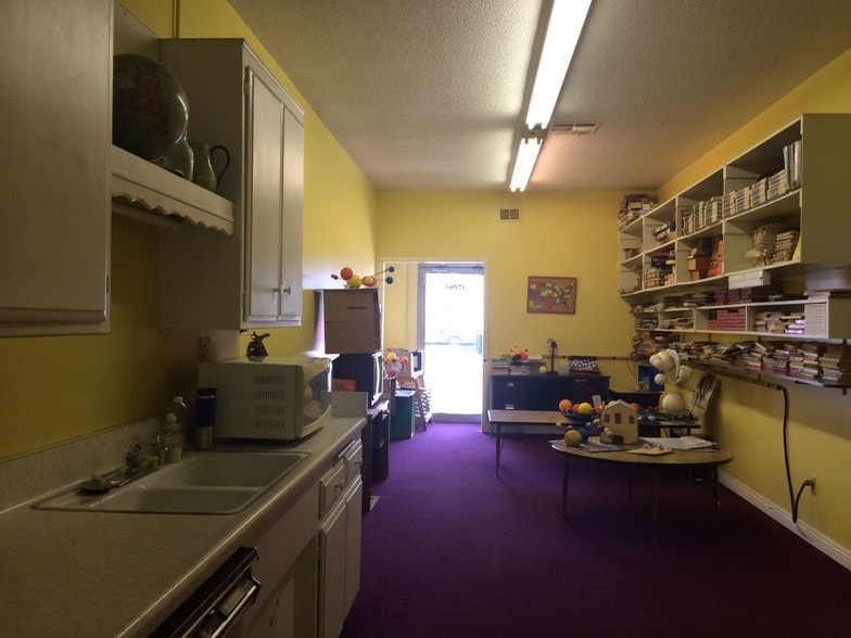 More Photos Of 12065 Paramount Blvd, Downey Storefront For Lease