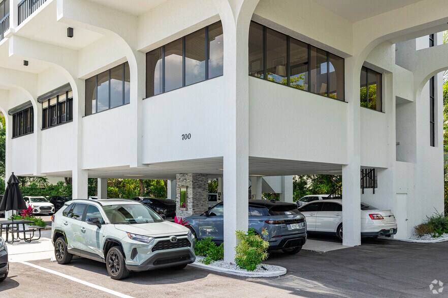 More Photos Of 700 11th St S, Naples Office For Sale