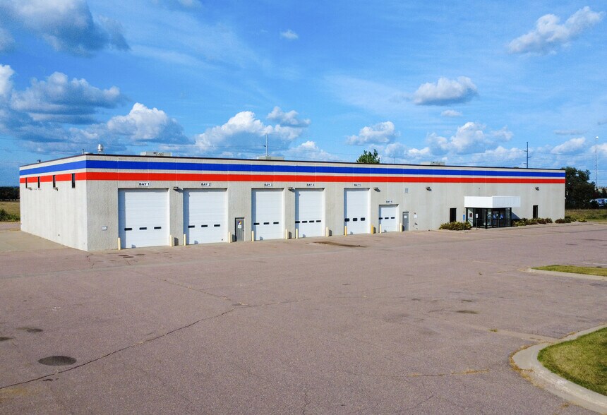 More Photos Of 3910 E Wilcox St, Sioux Falls Warehouse For Lease
