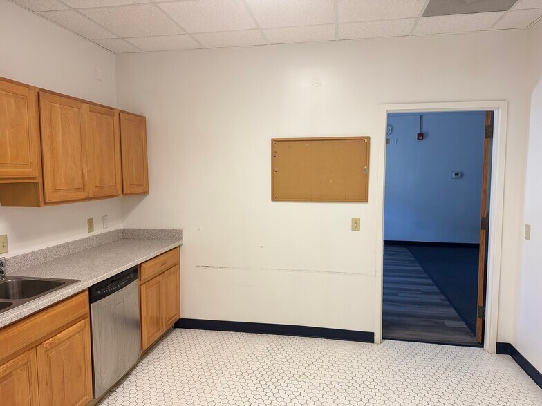 More Photos Of 621 Stephenson Ave, Savannah Daycare Center For Sale