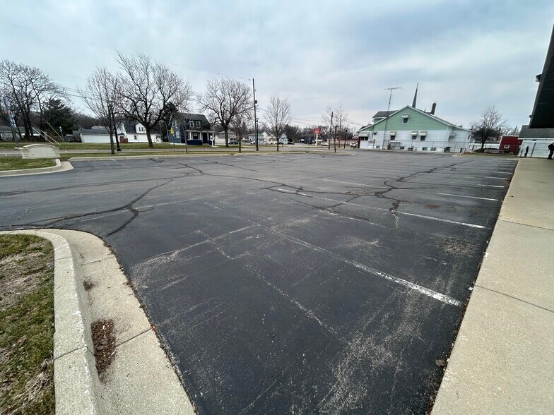 More Photos Of 826 N Martin Luther King Jr Dr, Jackson Freestanding For Sale