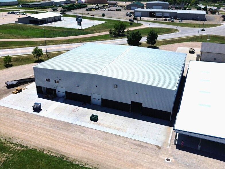 More Photos Of 405 Lake Ave, Gothenburg Distribution For Sale