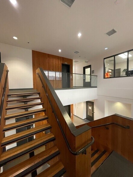 More Photos Of 3330 NW Yeon Ave, Portland Office For Lease