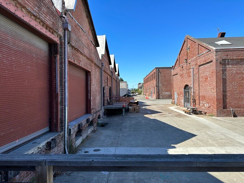 More Photos Of 2130-2220 Livingston St, Oakland Light Manufacturing For Lease