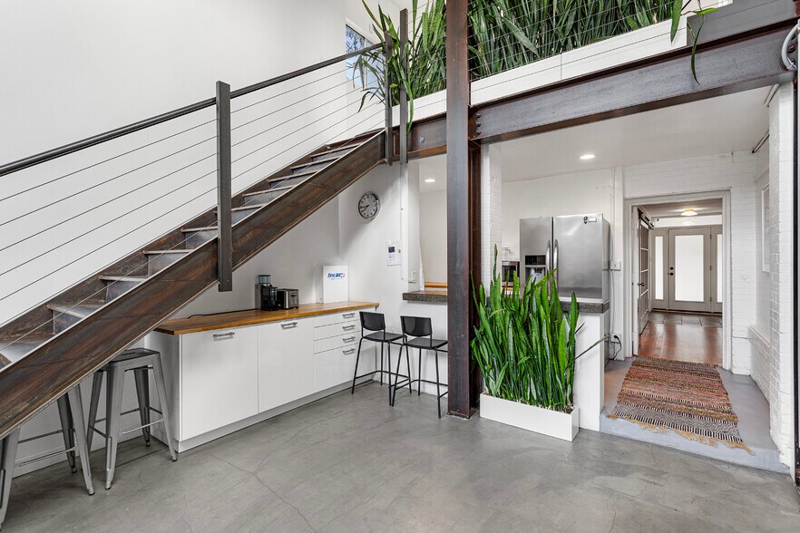 More Photos Of 1322 Innes Pl, Venice Office Residential For Sale